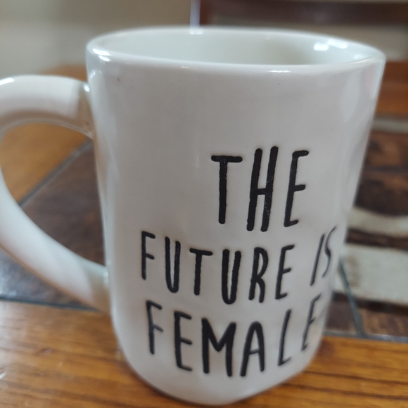 Coffee mug The future is female - Picture 2 of 5